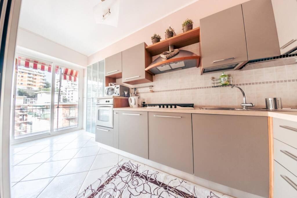 Casa Luca Flexyrent - Parking - A C - Wifi Appartement Rapallo Buitenkant foto